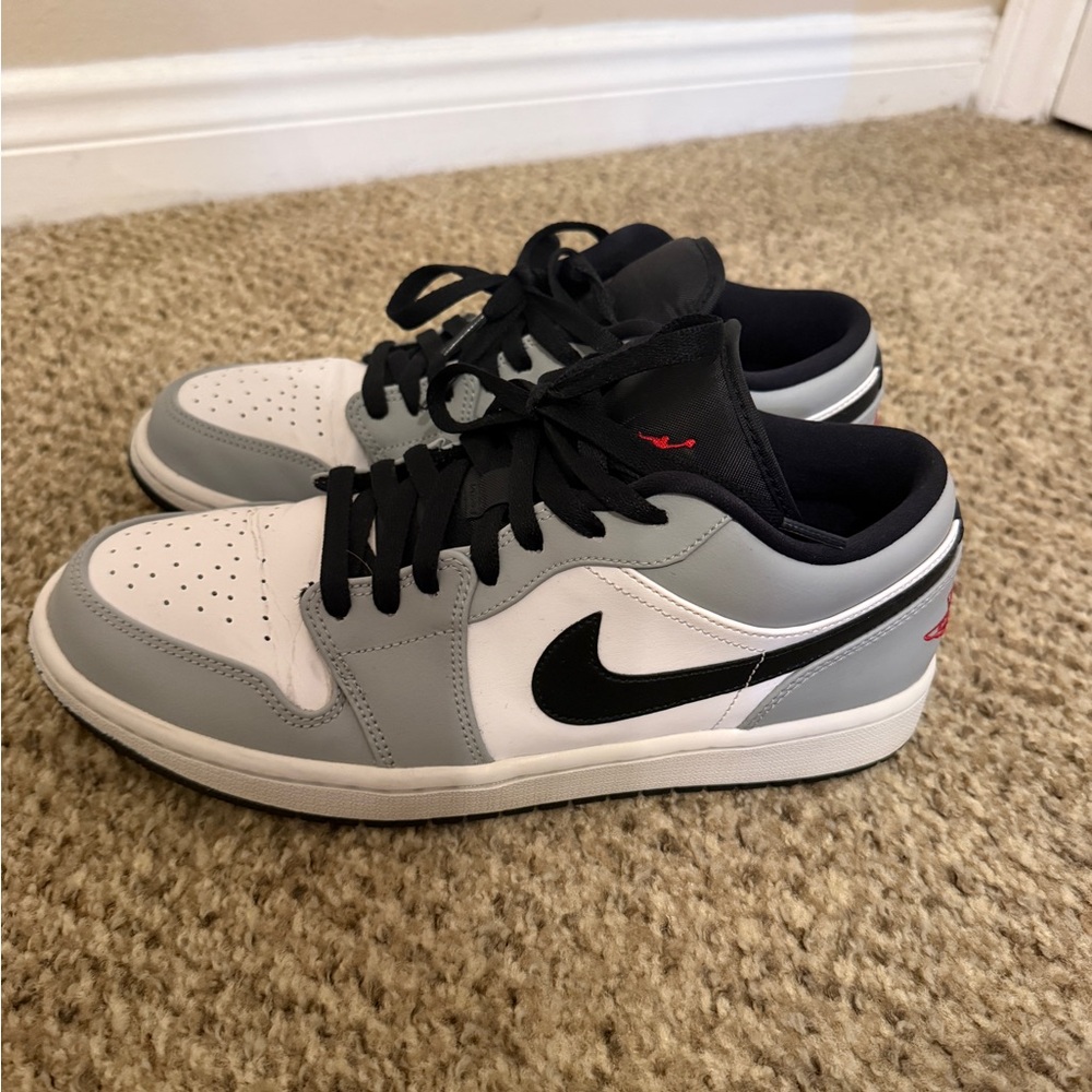 Nike Gray and White Sneakers - Picture 4 of 5